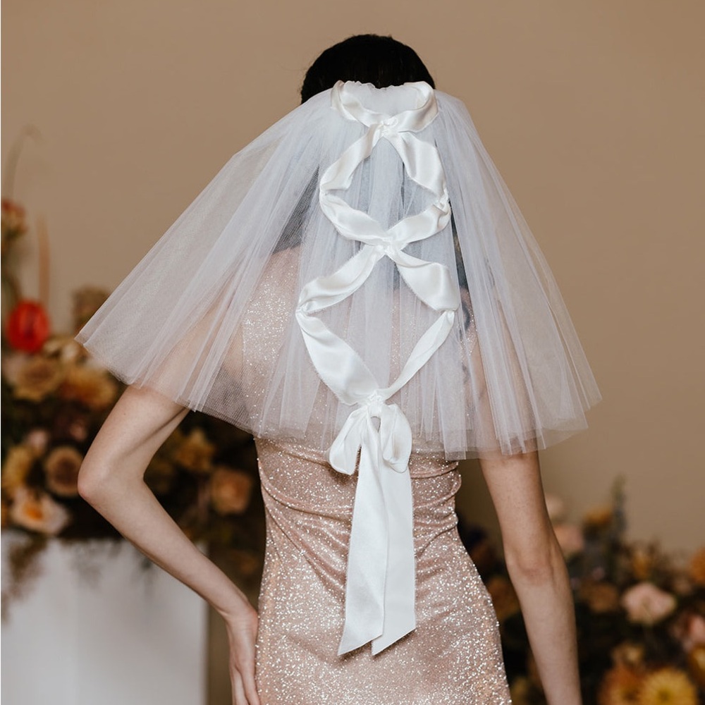 Madison Chamberlain White Tulle Veil with Satin Ribbon Bow - Corset Style